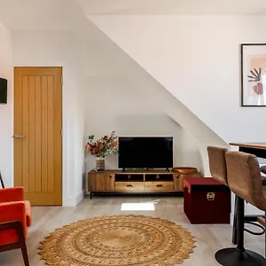 Modern 1 Bed Seaside Apartment Bournemouth